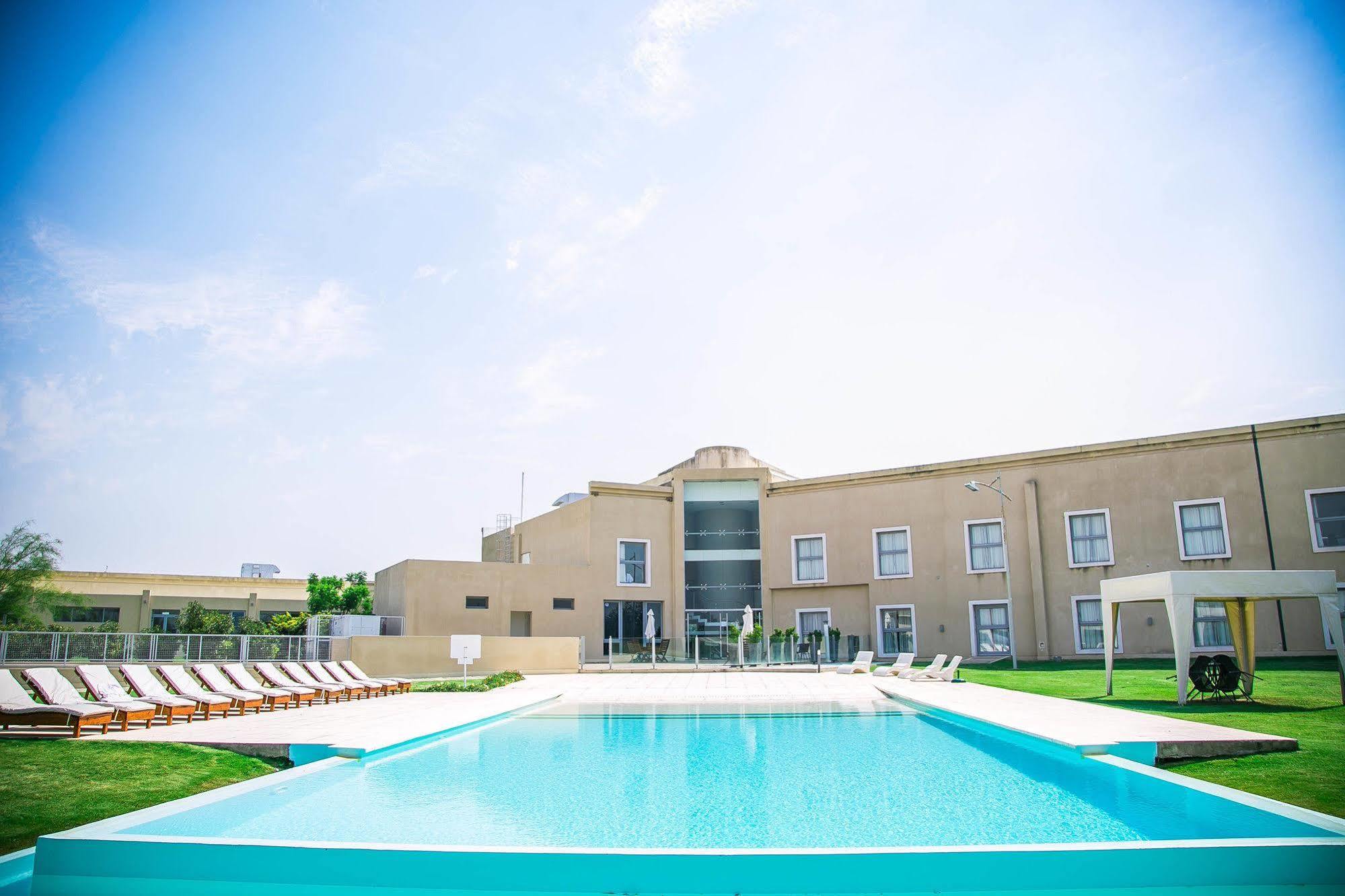Amerian Villa Maria Park Hotel ภายนอก รูปภาพ